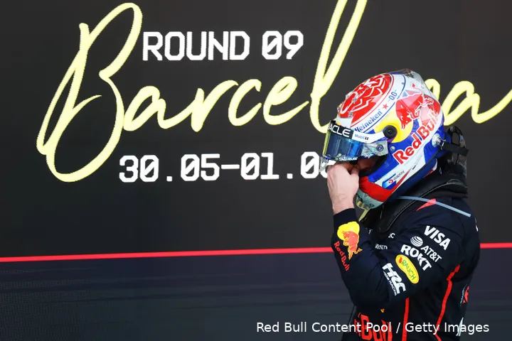 max verstappen helm spanje 2025 1