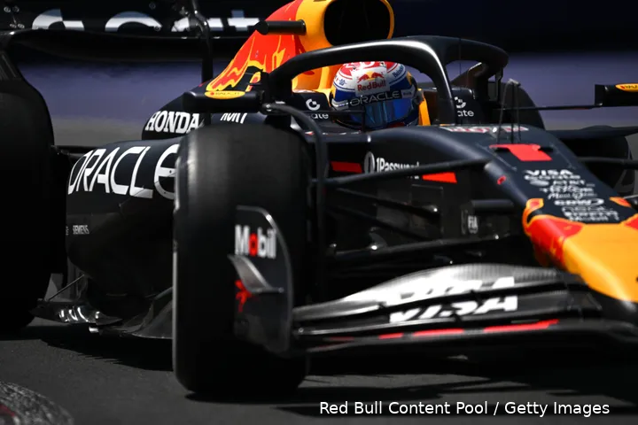 <i>Verstappen wil bij Red Bull blijven, maar stelt wel voorwaarden.</i>