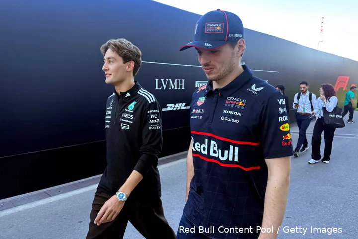 Verstappen ziet Russell naderen in de WK-stand.
