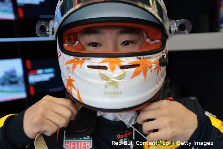 yuki tsunoda helm spanje 2025 13