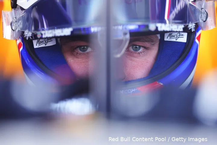max verstappen red bull racing helm 2025 silverstone vrijdag