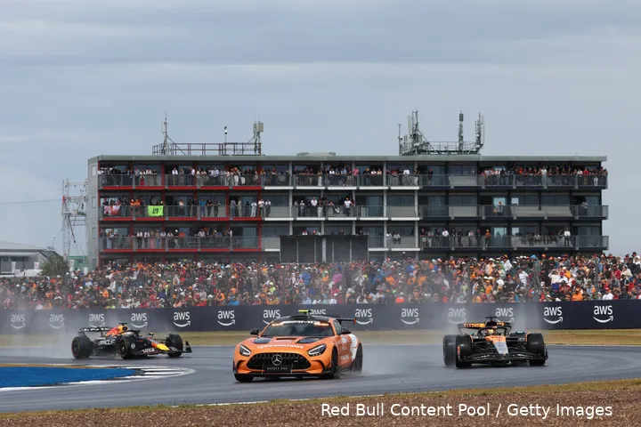 max verstappen red bull racing oscar piastri mclaren 2025 silverstone groot brittannie zondag race safety car