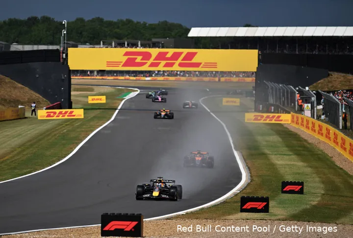 max verstappen red bull racing oscar piastri mclaren 2025 silverstone groot brittannie zondag race start 15