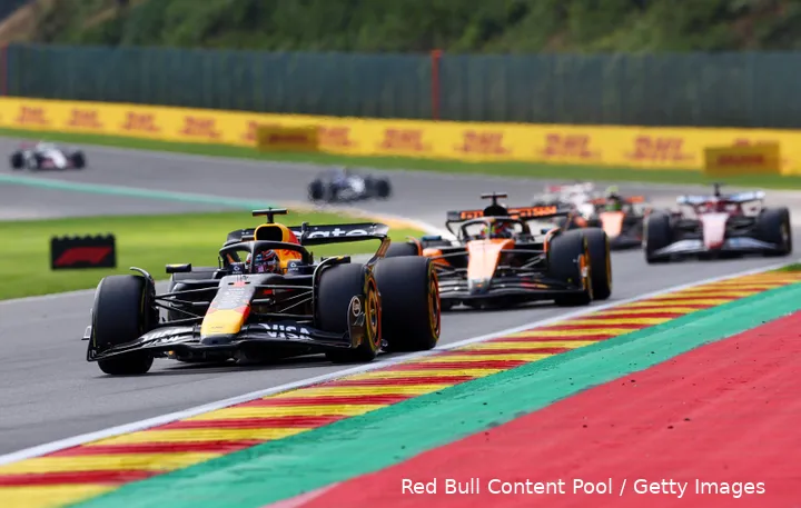 verstappen-piastri-mclaren-red-bull-sprintrace-1