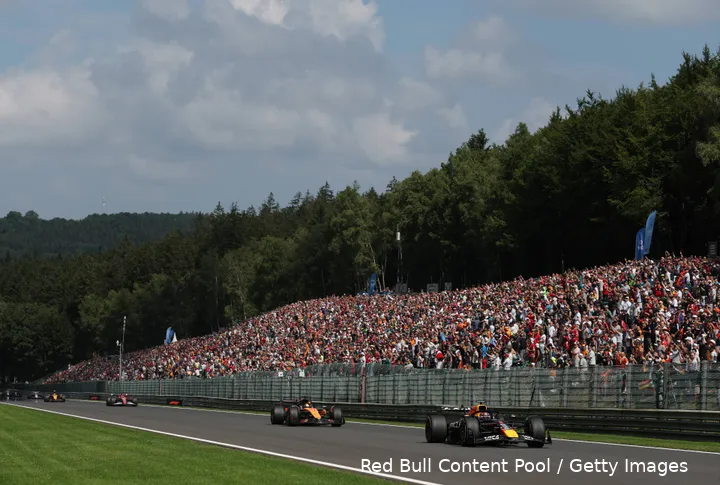 verstappen-piastri-red-bull-mclaren-spa-sprintrace-6