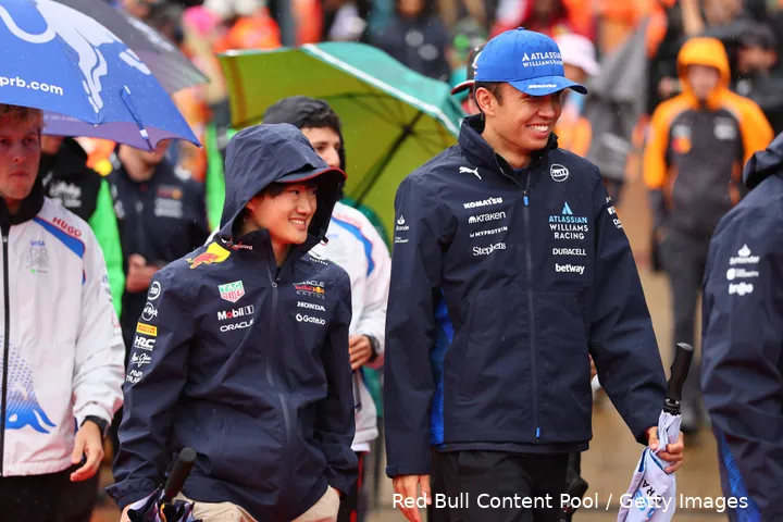 yuki tsunoda red bull racing alexander albon williams 2025 silverstone groot brittannie zondag drivers parade 1