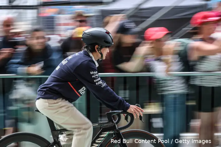 yuki tsunoda silverstone donderdag 2025 1 fiets
