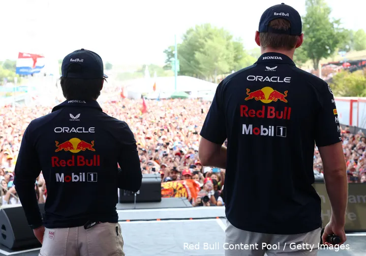 verstappen-tsunoda-red-bull-hongarije-zaterdag-3