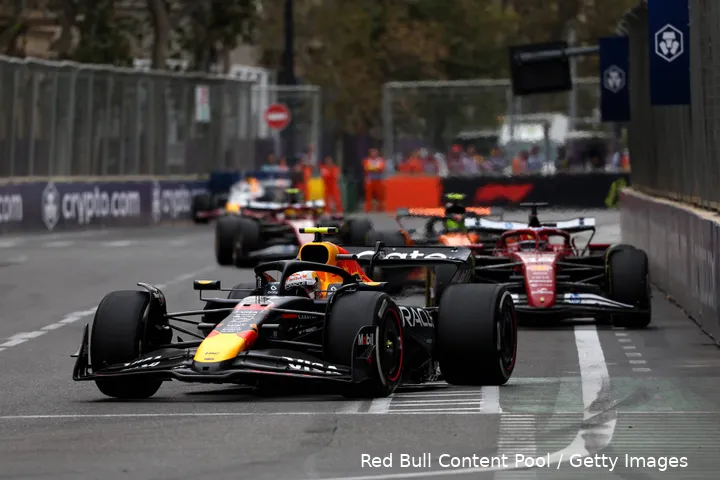charles-leclerc-ferrari-yuki-tsunoda-red-bull-racing-bakoe-zondag-azerbeidzjan-2025