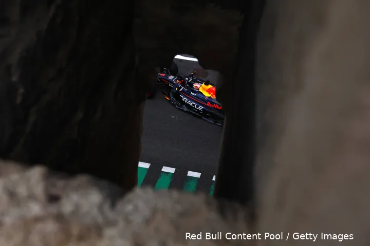 max-verstappen-red-bull-bakoe-2025-11-kasteel
