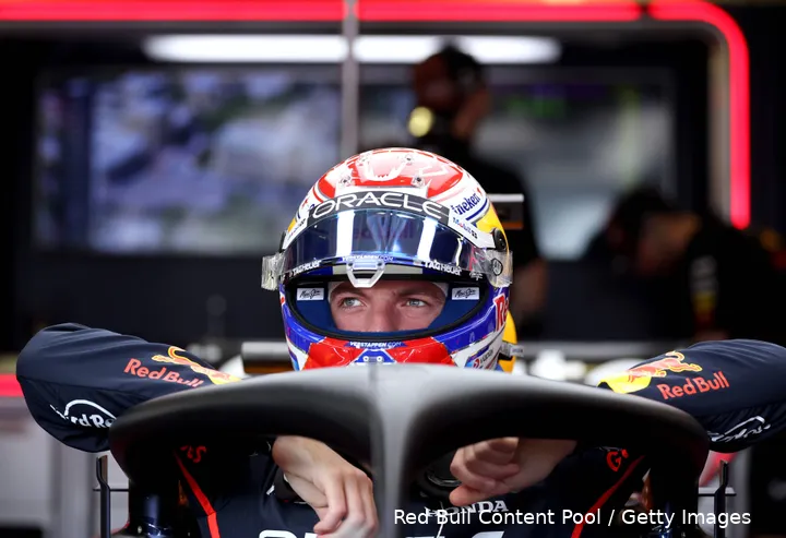 max-verstappen-red-bull-bakoe-2025-112-helm