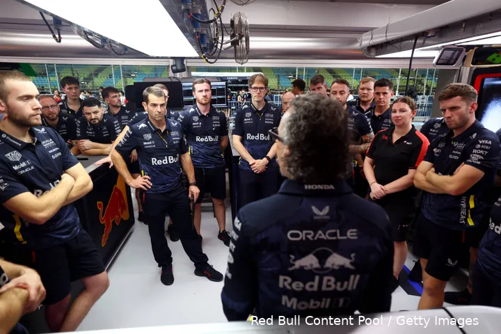 laurent-mekies-2025-red-bull-racing-singapore-vrijdag