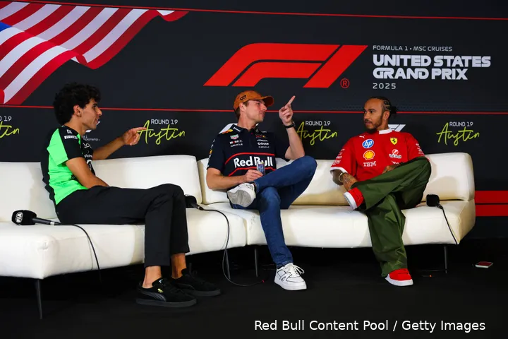 max-verstappen-gabriel-bortoleto-red-bull-racing-sauber-2025-cota-1-lewis-hamilton-ferrari-1