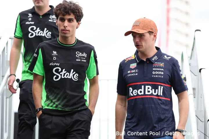 max-verstappen-gabriel-bortoleto-red-bull-racing-sauber-2025-cota-13