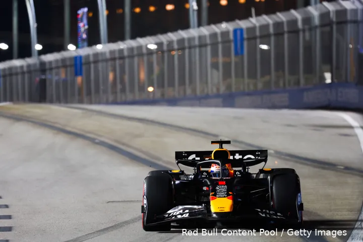 max-verstappen-rb21-red-bull-racing-vrijdag-singapore-2025-1