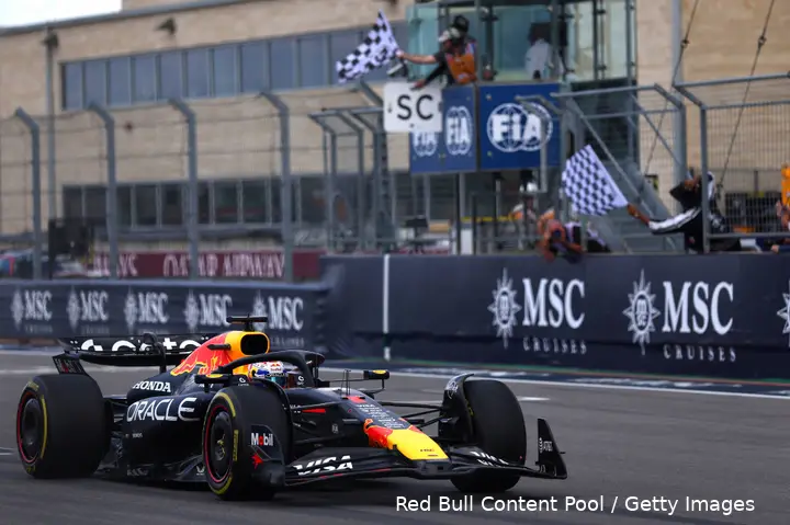 max-verstappen-red-bull-racing-cota-2025-rb21-1-finish-vlag