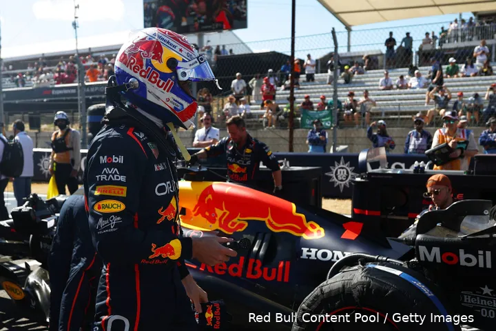 max-verstappen-red-bull-racing-cota-2025-rb21-1-helm