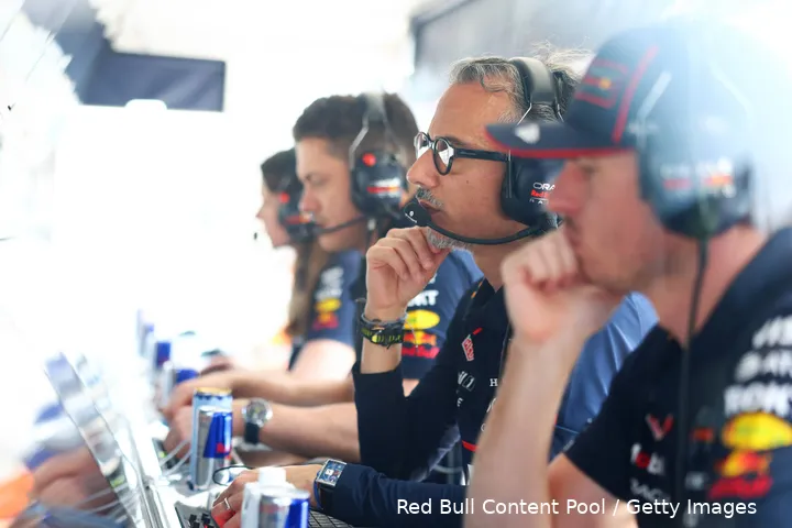 max-verstappen-red-bull-racing-mexico-2025-vt1-1-pitmuur-1-laurent-mekies-2