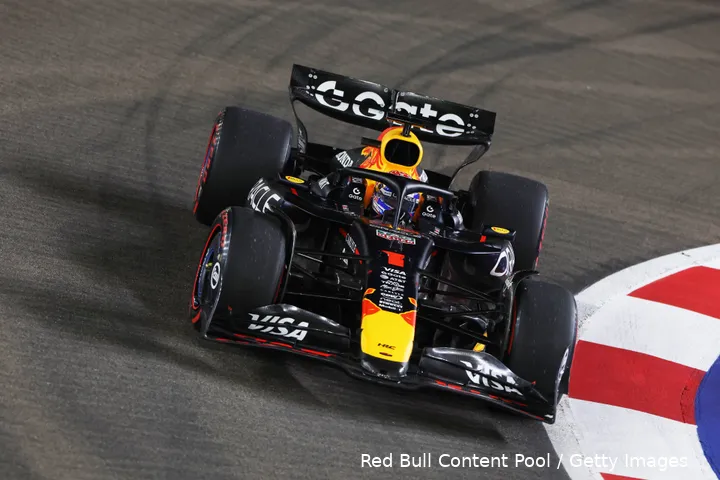 max-verstappen-red-bull-racing-rb21-singapore-vrijdag-12