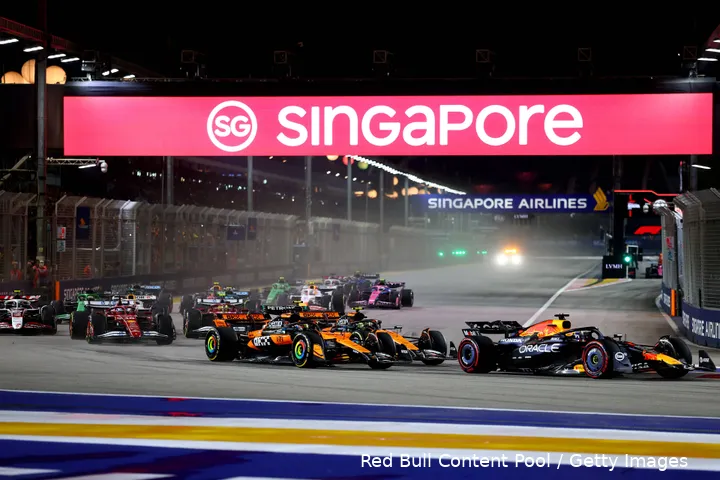 max-verstappen-singapore-race-2025-red-bull-racing-lando-norris-oscar-piastri-start