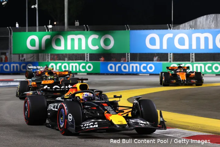 max-verstappen-singapore-race-2025-red-bull-racing-lando-norris-oscar-piastri-start