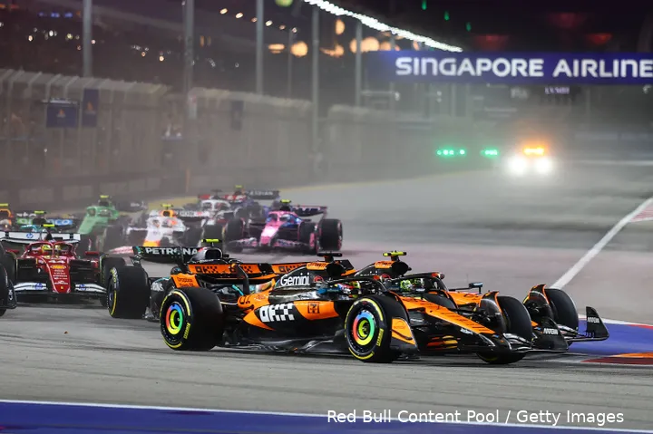oscar-piastri-singapore-mclaren-racedag-2025-start-incident-norris