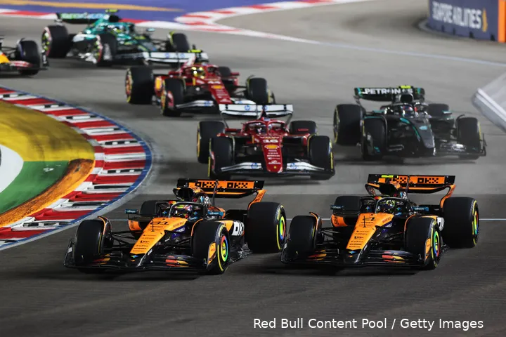 oscar-piastri-singapore-mclaren-racedag-2025-start-incident-norris