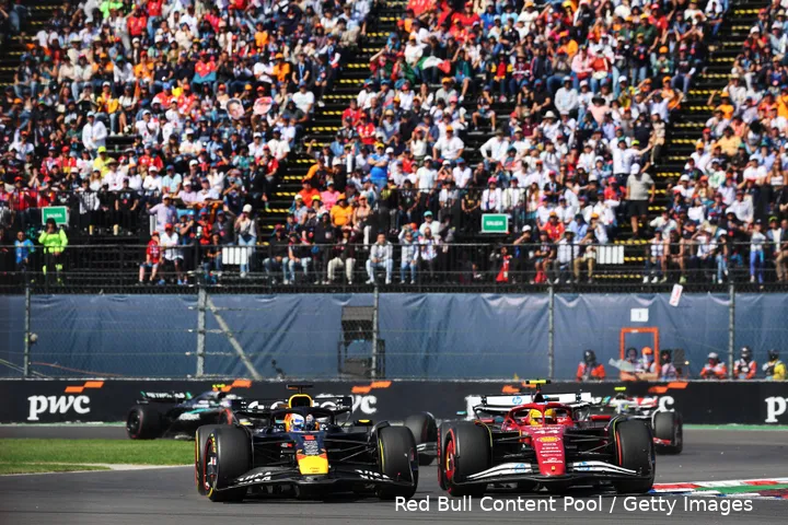 Red Bull-Verstappen-Mexico-race-1-Hamilton-crash-2
