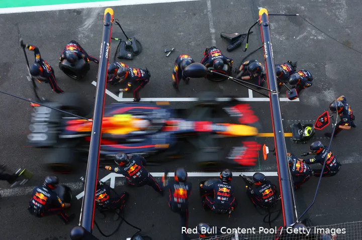 Red Bull-Verstappen-Mexico-race-1-pitstop
