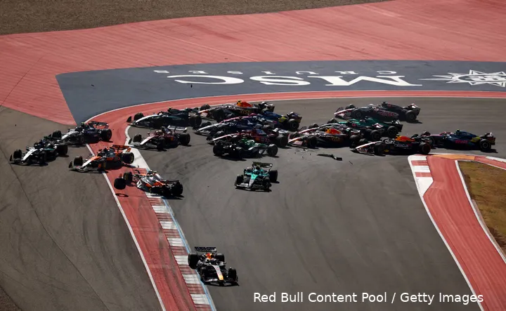 start-sprintrace-cota-mclaren-crash-lando-norris-oscar-piastri-nico-hulkenberg-max-verstappen-1