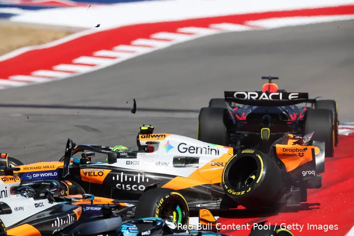 start-sprintrace-cota-mclaren-crash-lando-norris-oscar-piastri-nico-hulkenberg-max-verstappen-12