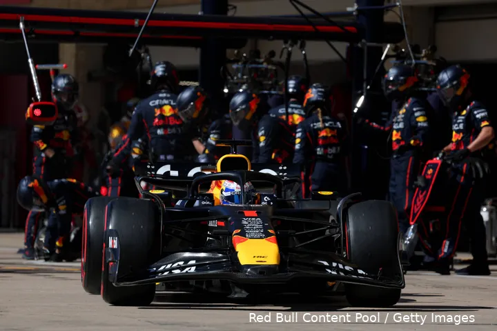 Verstappen-cota-pitstop-Red Bull Racing-1
