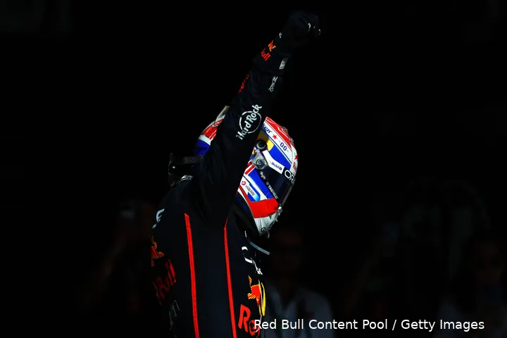 Verstappen-juichen-Red Bull-Cota-1