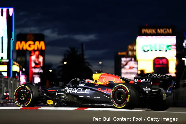 max-verstappen-red-bull-racing-las-vegas-rb21-12