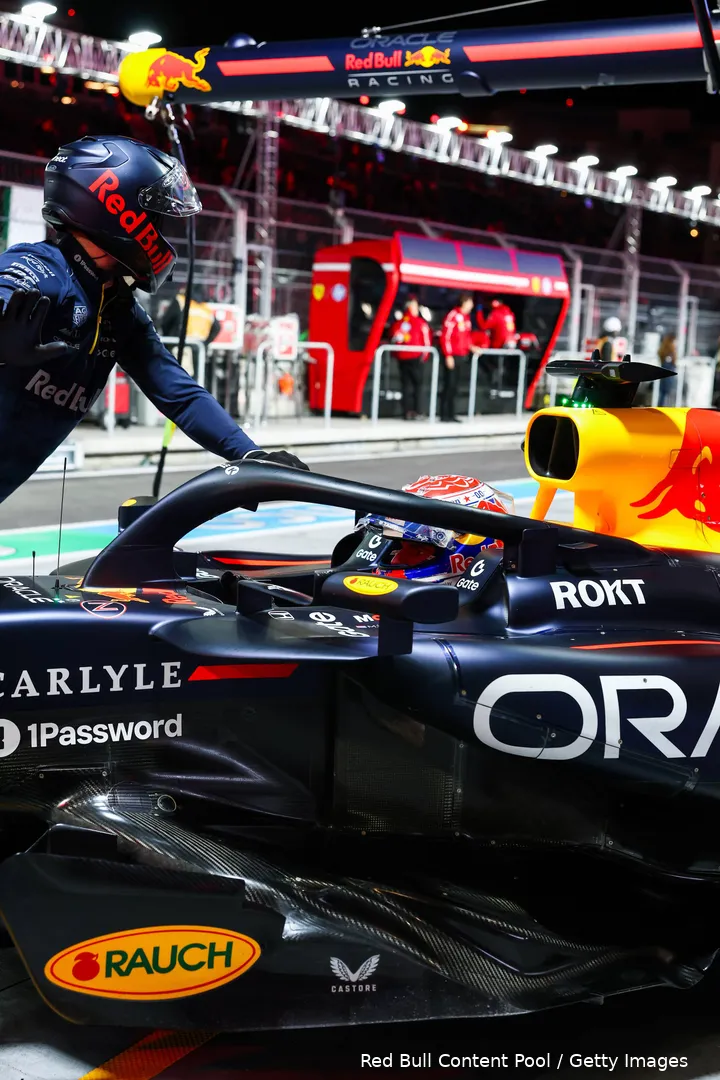 max-verstappen-red-bull-racing-rb21-las-vegas-1