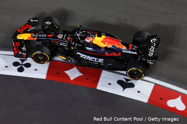 max-verstappen-red-bull-racing-rb21-las-vegas-13