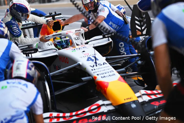 arvid-lindblad-racing-bulls-2025-abu-dhabi-17