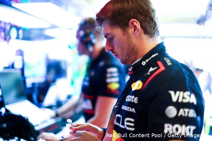 Verstappen-training-Abu Dhabi-Red Bull-3