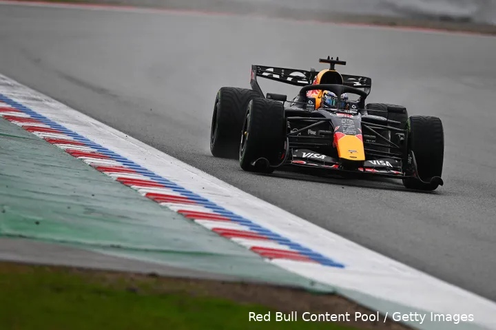 max-verstappen-red-bull-racing-barcelona-wintertest-test-rb22-13