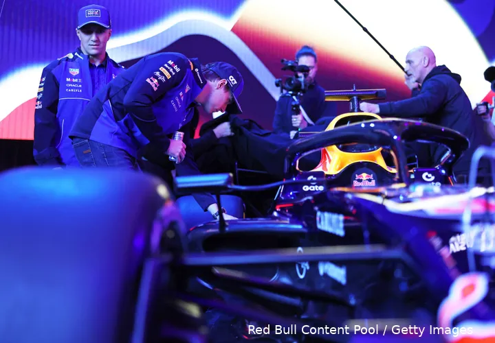 max-verstappen-red-bull-racing-reveal-1-rb22-12