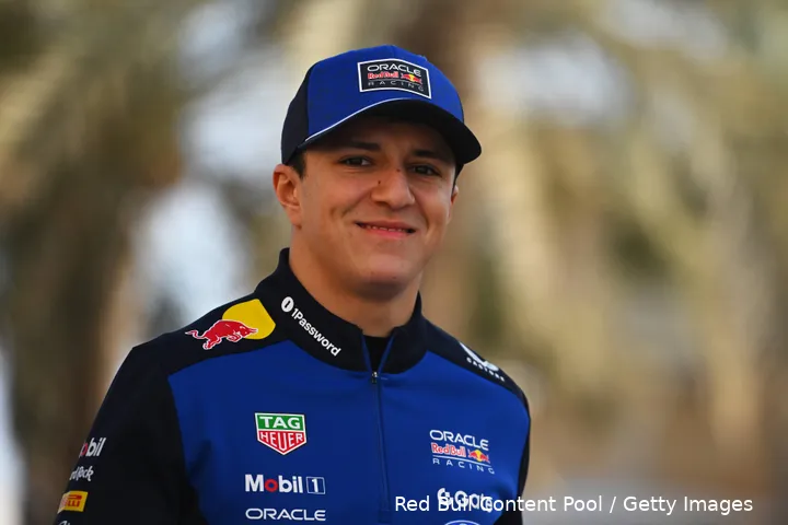 isack-hadjar-red-bull-racing-wintertest-bahrein-2026-1