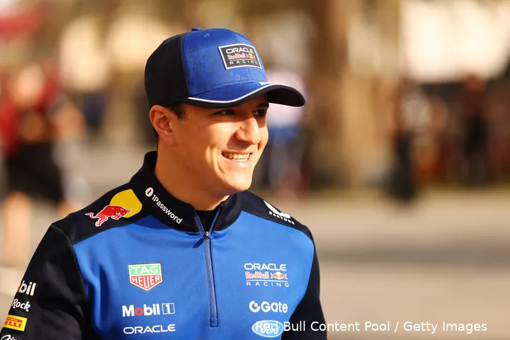 isack-hadjar-red-bull-racing-wintertest-bahrein-2026-12