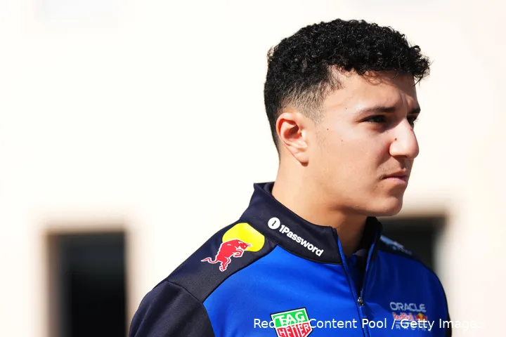 isack-hadjar-red-bull-racing-wintertest-bahrein-3-3-122