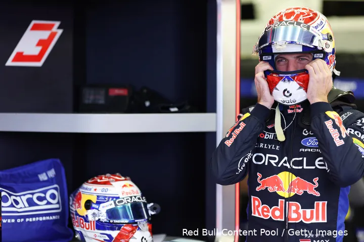 max-verstappen-red-bull-racing-wintertest-bahrein-1-helm-2