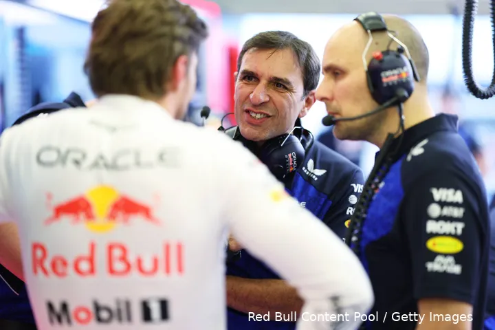 max-verstappen-red-bull-racing-wintertest-bahrein-3-3-12-gianpiero-lambiase-pierre-wache-1