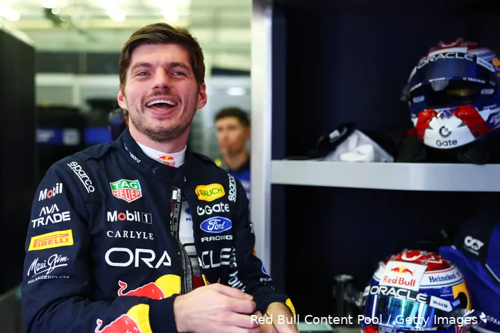 max-verstappen-red-bull-racing-wintertest-bahrein-3-3-12-lach