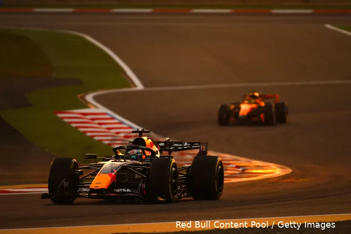 max-verstappen-red-bull-racing-wintertest-bahrein-3-3-12-rb22-1-mclaren-oscar-piastri