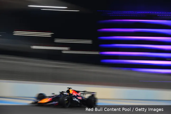 max-verstappen-red-bull-racing-wintertest-bahrein-3-3-12-rb22-16