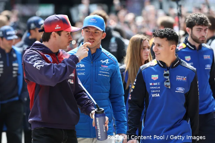 charles-leclerc-ferrari-pierre-gasly-alpine-isack-hadjar-red-bull-2026-zondag-china