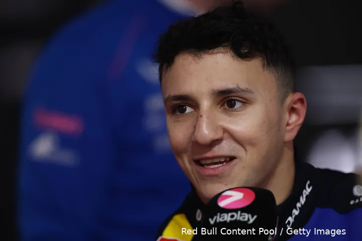 isack-hadjar-red-bull-2026-china-zondag-race-interview-1